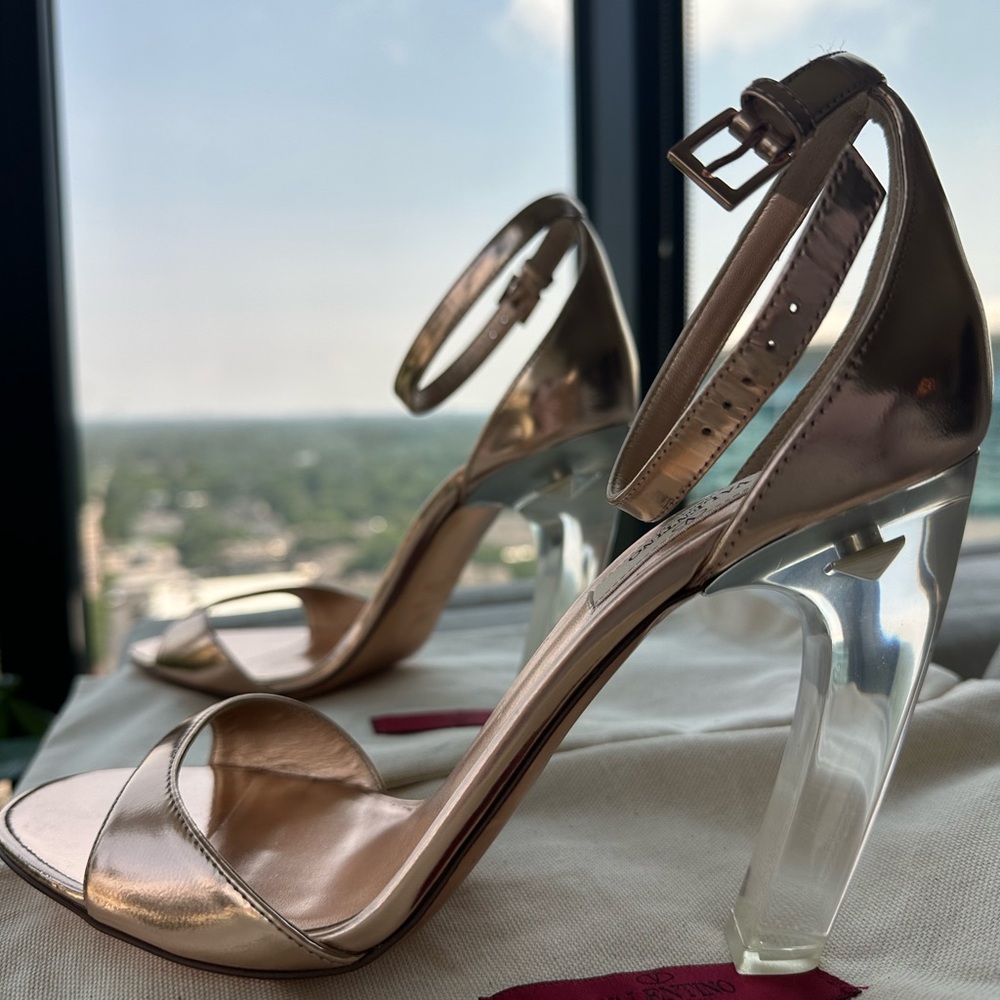 Valentino Garavani Ankle Strap Sandals in Rose Gold Metallic Leather